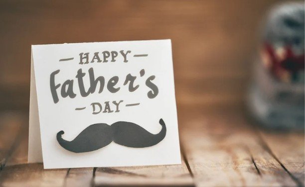 Top Fathers Day Gift Cards to Celebrate Dad